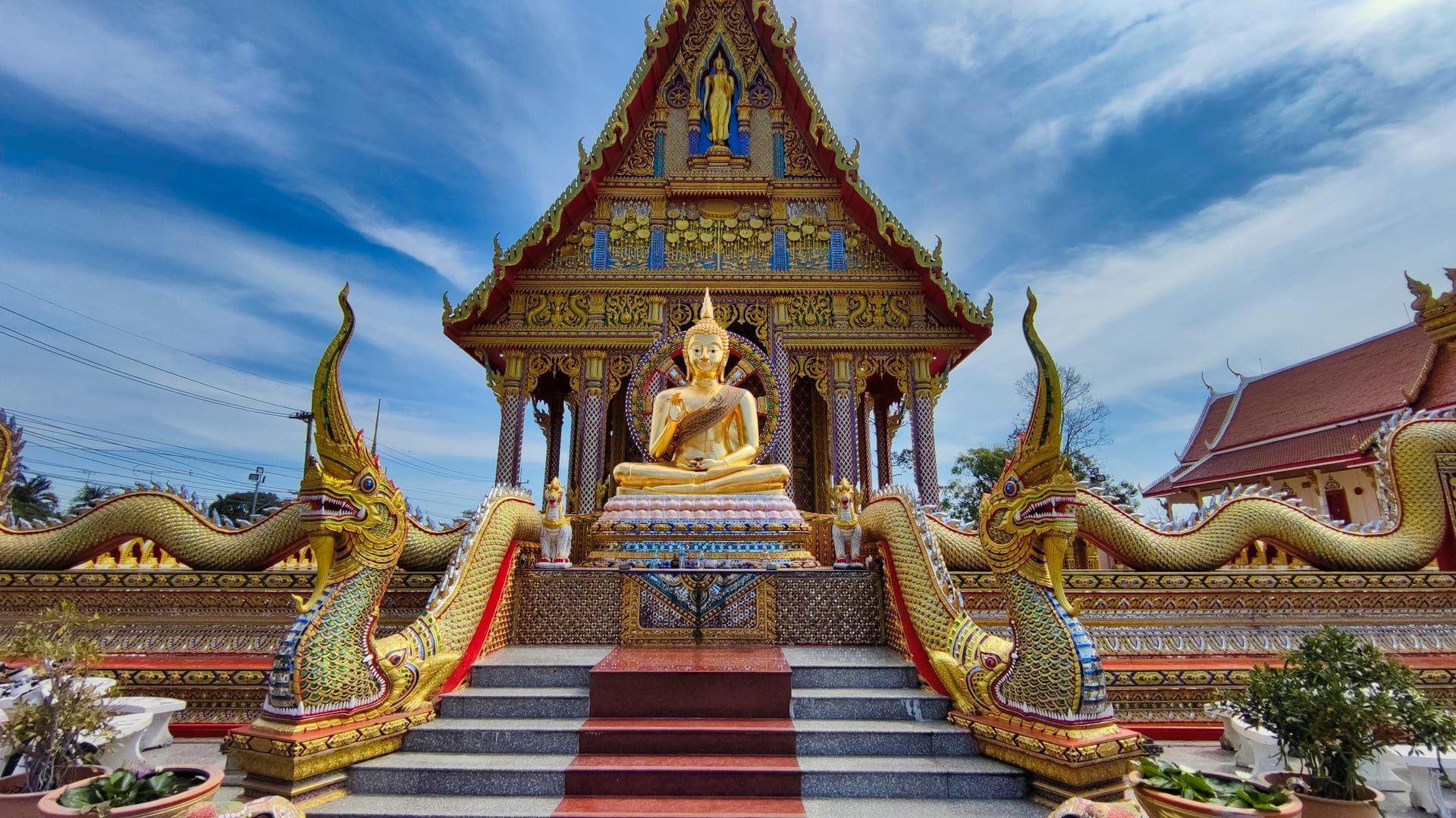 Nathon town and pier near Wat Chaeng Samui