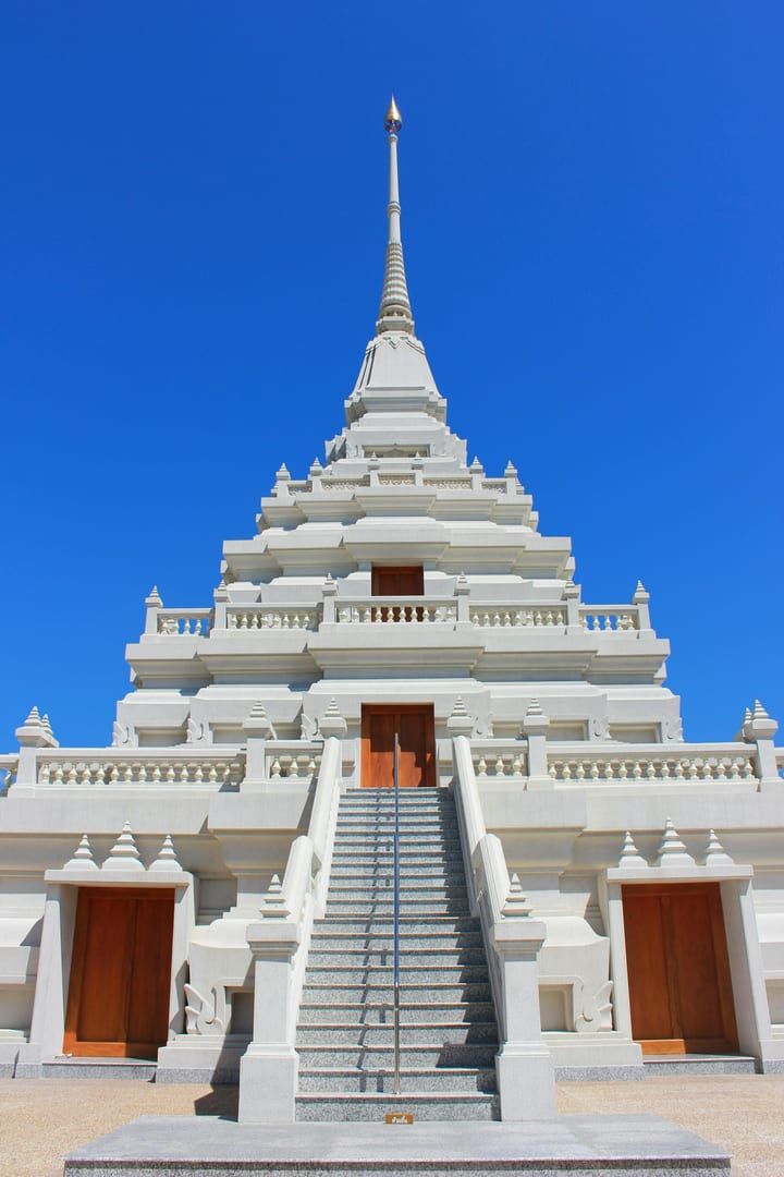 Wat Khao Chedi — The Pristine White Viewpoint of the South