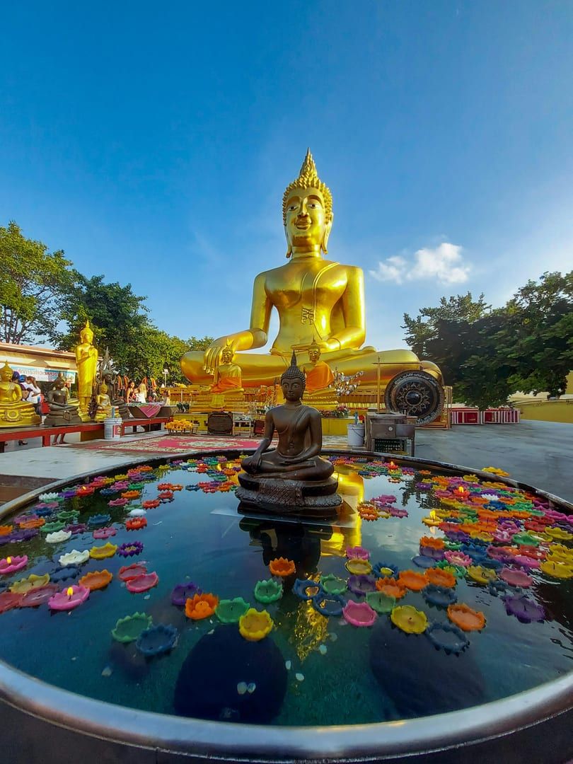 Golden Buddha statue Koh Samui landmark free temple visit