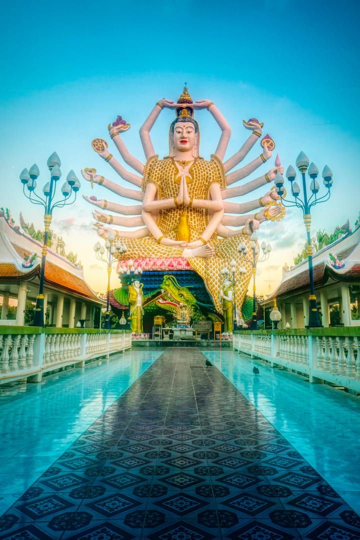 Peaceful gardens and chedis at Wat Samret
